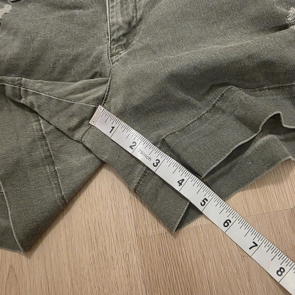 American Eagle Green Distressed Low Rise Y2K Grunge Streetwear Shorts Size 8 - Picture 6 of 9